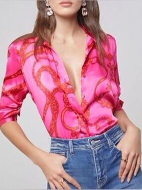 L'AGENCE Dani Silk Blouse In Pink/Red Buckle Chain Print
